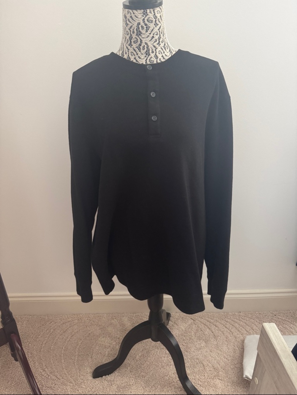 Men’s Eddie Bauer Black and Gray Henley Top